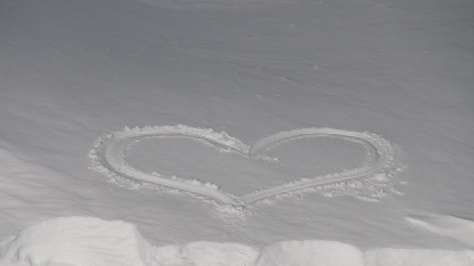 Coeur dans la Neige